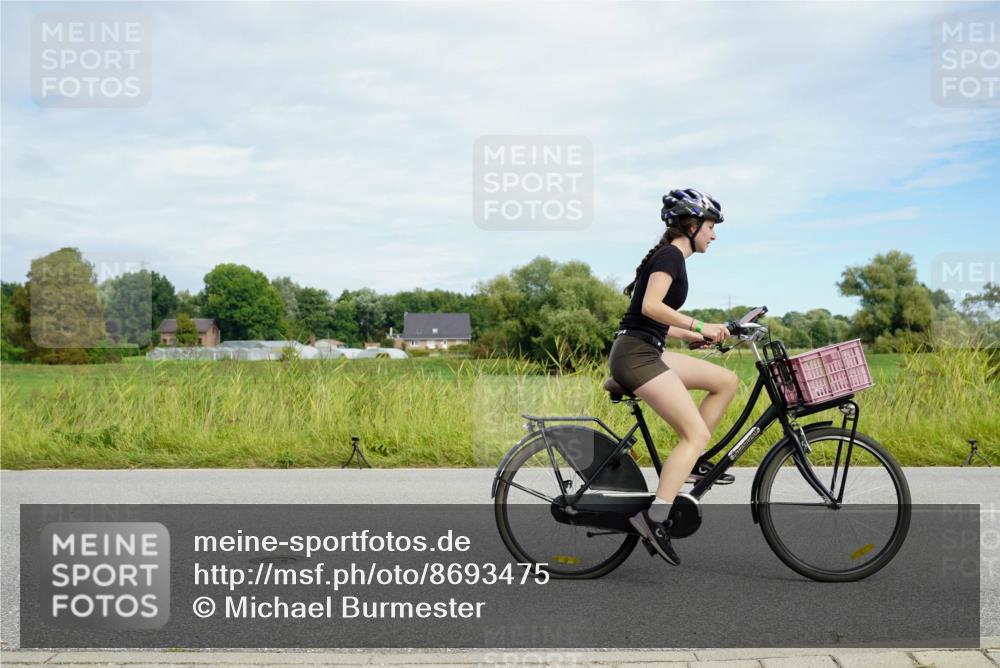 31.08.2025 - Elbe Triathlon Hamburg Michael Burmester http://msf.ph/oto/8693475 31.08.2025 11:15:06 Radfahren 1383, 1457, 1616, 1617 meine-sportfotos.de