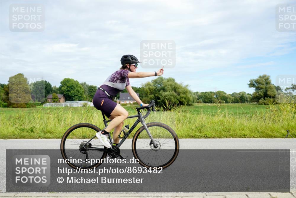 31.08.2025 - Elbe Triathlon Hamburg Michael Burmester http://msf.ph/oto/8693482 31.08.2025 11:15:46 Radfahren 1414, 1420, 1506 meine-sportfotos.de