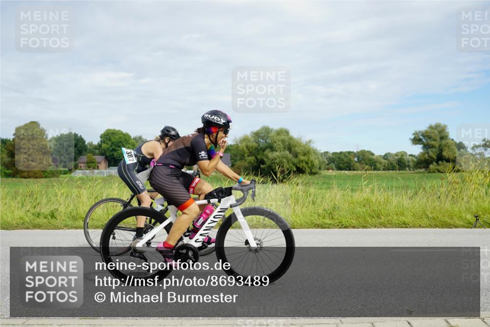 31.08.2025 - Elbe Triathlon Hamburg Michael Burmester http://msf.ph/oto/8693489 31.08.2025 11:16:19 Radfahren 1387, 1495, 1503 meine-sportfotos.de