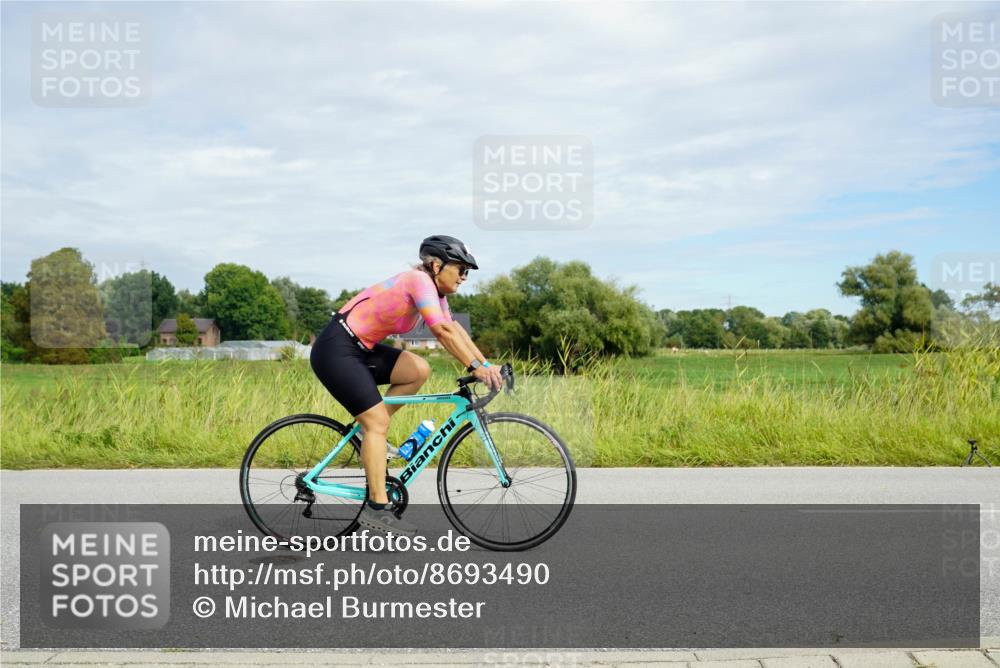 31.08.2025 - Elbe Triathlon Hamburg Michael Burmester http://msf.ph/oto/8693490 31.08.2025 11:16:22 Radfahren 1387, 1495, 1503 meine-sportfotos.de