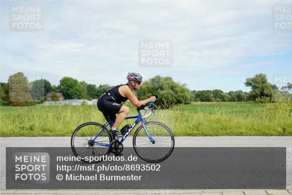 31.08.2025 - Elbe Triathlon Hamburg Michael Burmester http://msf.ph/oto/8693502 31.08.2025 11:17:31 Radfahren 1490 meine-sportfotos.de
