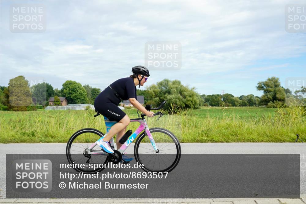 31.08.2025 - Elbe Triathlon Hamburg Michael Burmester http://msf.ph/oto/8693507 31.08.2025 11:17:57 Radfahren 1351, 1402, 1417 meine-sportfotos.de