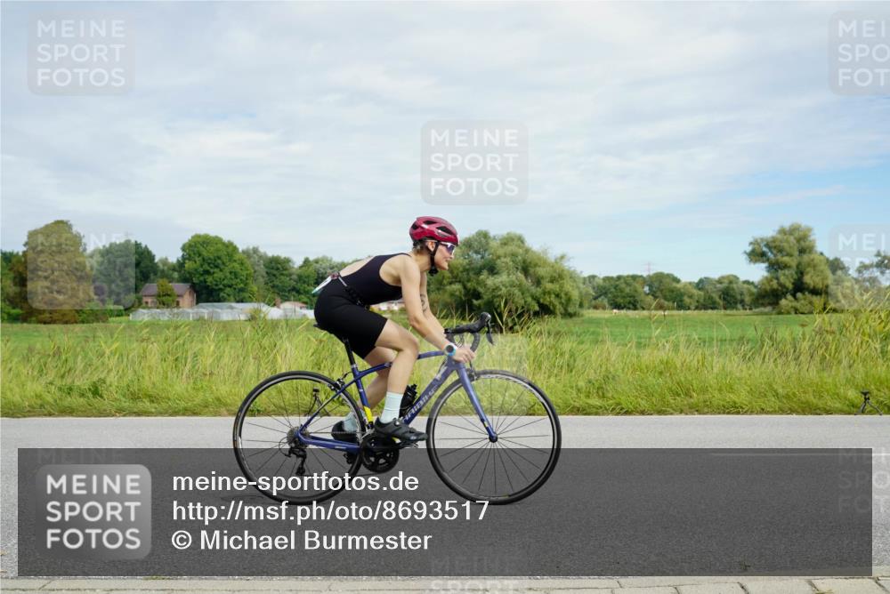 31.08.2025 - Elbe Triathlon Hamburg Michael Burmester http://msf.ph/oto/8693517 31.08.2025 11:18:29 Radfahren 1391, 1399 meine-sportfotos.de