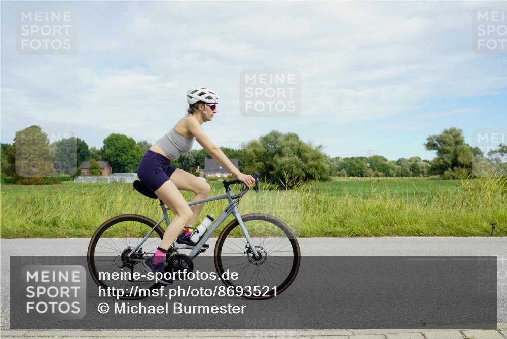 31.08.2025 - Elbe Triathlon Hamburg Michael Burmester http://msf.ph/oto/8693521 31.08.2025 11:18:43 Radfahren 1362, 1612 meine-sportfotos.de