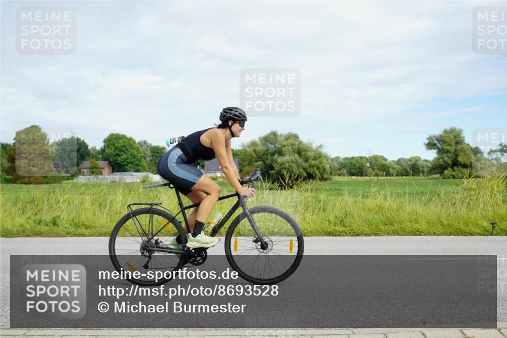 31.08.2025 - Elbe Triathlon Hamburg Michael Burmester http://msf.ph/oto/8693528 31.08.2025 11:19:14 Radfahren 1385, 1567 meine-sportfotos.de
