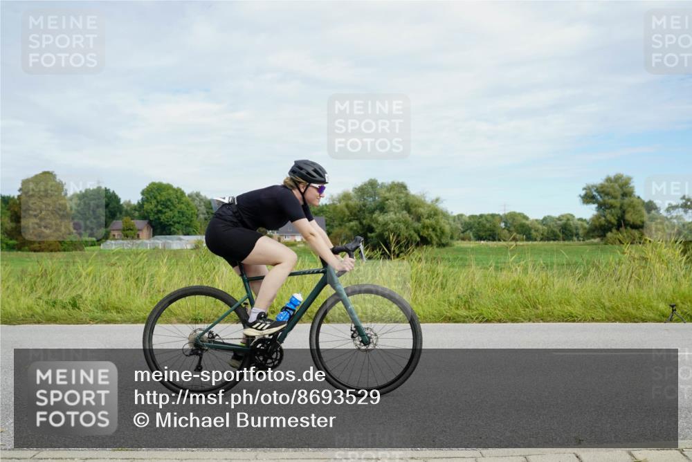 31.08.2025 - Elbe Triathlon Hamburg Michael Burmester http://msf.ph/oto/8693529 31.08.2025 11:19:19 Radfahren 1385, 1466, 1467, 1567 meine-sportfotos.de