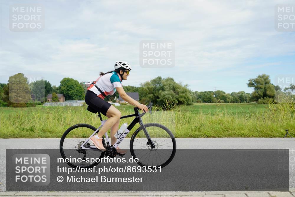 31.08.2025 - Elbe Triathlon Hamburg Michael Burmester http://msf.ph/oto/8693531 31.08.2025 11:19:23 Radfahren 1466, 1467, 1567 meine-sportfotos.de