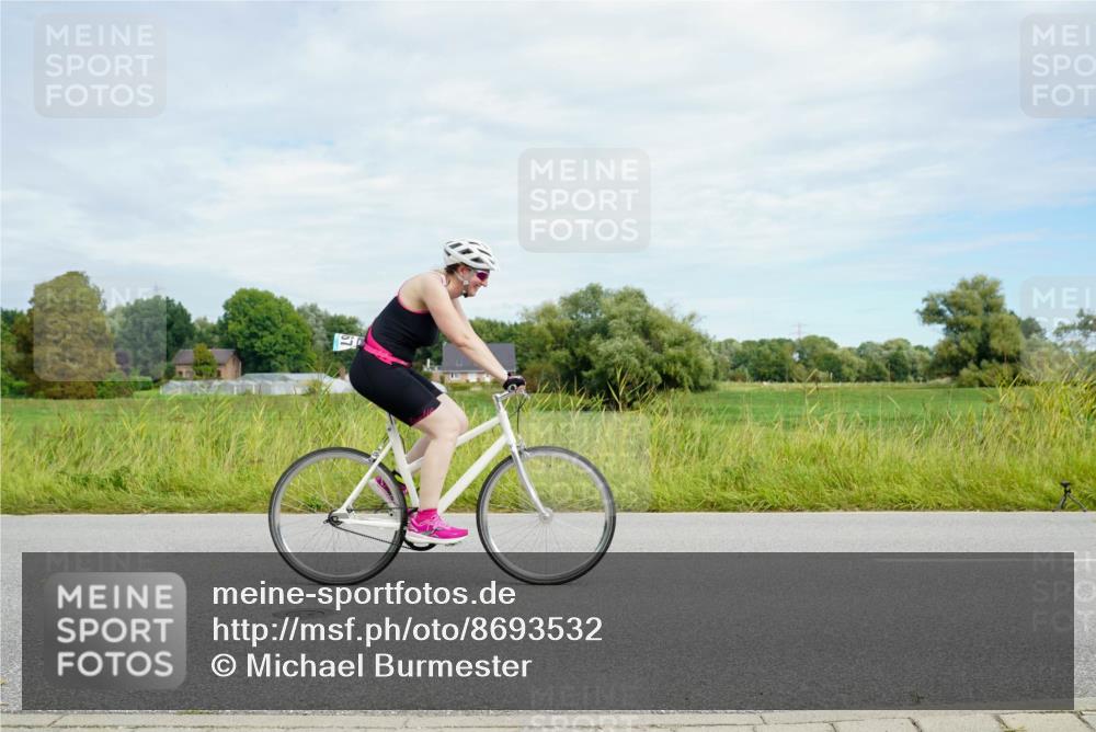 31.08.2025 - Elbe Triathlon Hamburg Michael Burmester http://msf.ph/oto/8693532 31.08.2025 11:19:24 Radfahren 1466, 1467 meine-sportfotos.de