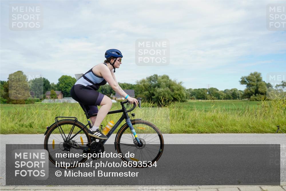31.08.2025 - Elbe Triathlon Hamburg Michael Burmester http://msf.ph/oto/8693534 31.08.2025 11:19:32 Radfahren 1368 meine-sportfotos.de