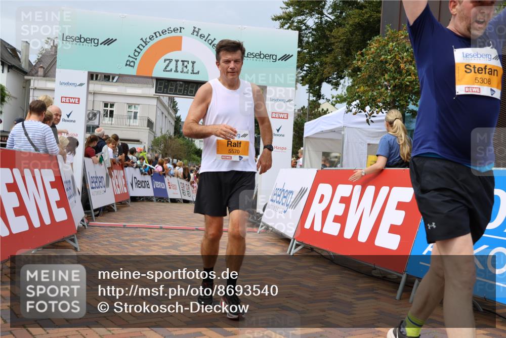 31.08.2025 - 21. Blankeneser Heldenlauf Strokosch-Dieckow http://msf.ph/oto/8693540 31.08.2025 12:36:25 Ziel 5308, 5279, 5147, 5570 meine-sportfotos.de