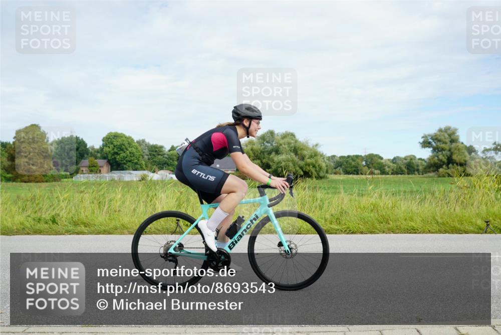 31.08.2025 - Elbe Triathlon Hamburg Michael Burmester http://msf.ph/oto/8693543 31.08.2025 11:20:16 Radfahren 1348, 1536, 1571, 1586 meine-sportfotos.de
