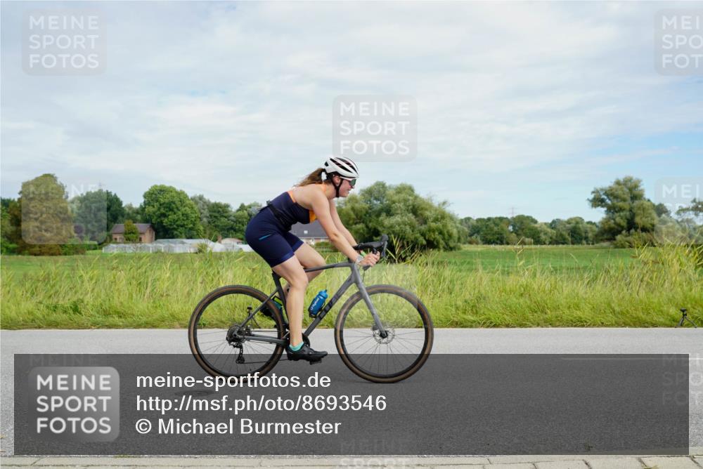 31.08.2025 - Elbe Triathlon Hamburg Michael Burmester http://msf.ph/oto/8693546 31.08.2025 11:20:19 Radfahren 1536, 1571, 1586 meine-sportfotos.de