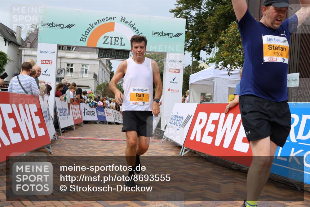 31.08.2025 - 21. Blankeneser Heldenlauf Strokosch-Dieckow http://msf.ph/oto/8693555 31.08.2025 12:36:24 Ziel 5308, 5279, 5147, 5570 meine-sportfotos.de