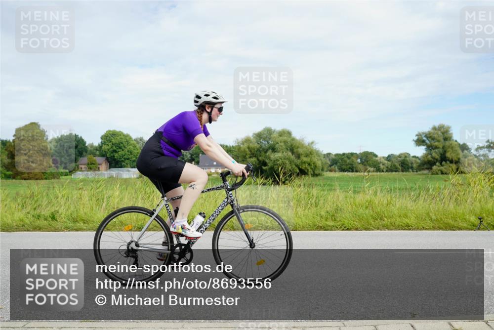 31.08.2025 - Elbe Triathlon Hamburg Michael Burmester http://msf.ph/oto/8693556 31.08.2025 11:21:00 Radfahren 1359, 1360, 1464 meine-sportfotos.de