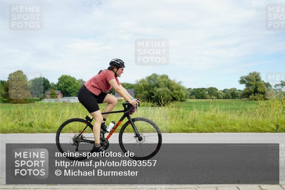 31.08.2025 - Elbe Triathlon Hamburg Michael Burmester http://msf.ph/oto/8693557 31.08.2025 11:21:02 Radfahren 1359, 1360, 1464 meine-sportfotos.de