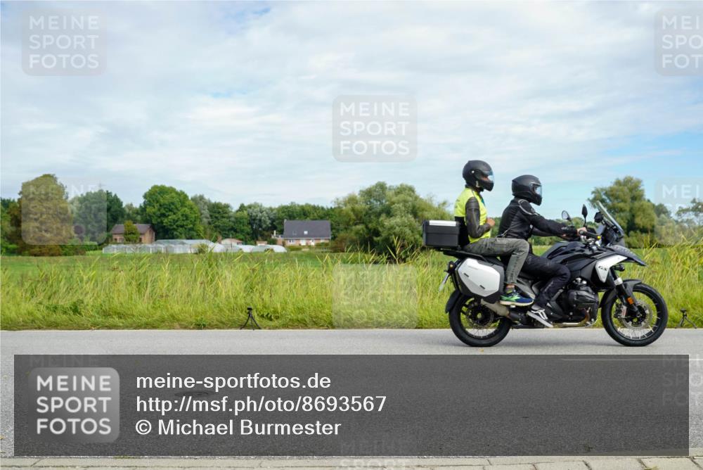31.08.2025 - Elbe Triathlon Hamburg Michael Burmester http://msf.ph/oto/8693567 31.08.2025 11:21:56 Radfahren  meine-sportfotos.de