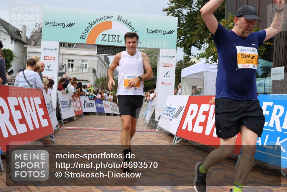 31.08.2025 - 21. Blankeneser Heldenlauf Strokosch-Dieckow http://msf.ph/oto/8693570 31.08.2025 12:36:24 Ziel 5308, 5279, 5147, 5570 meine-sportfotos.de