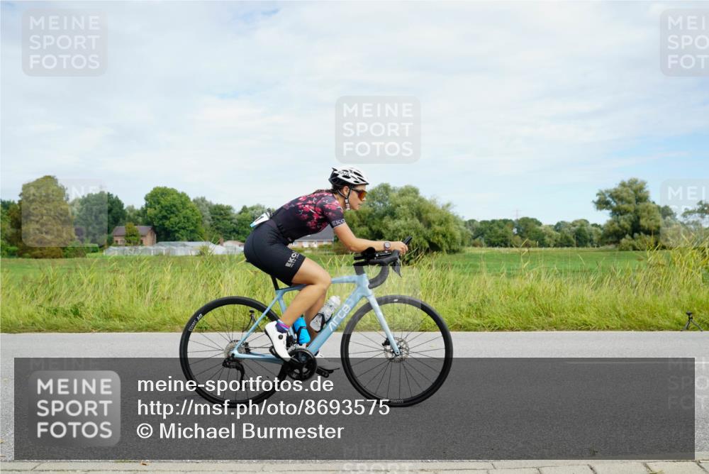 31.08.2025 - Elbe Triathlon Hamburg Michael Burmester http://msf.ph/oto/8693575 31.08.2025 11:22:14 Radfahren 1510, 1527, 1529, 1532, 1546, 1581, 1595 meine-sportfotos.de