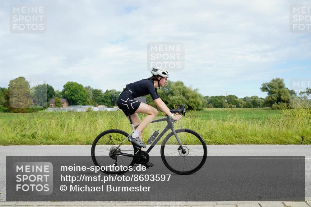 31.08.2025 - Elbe Triathlon Hamburg Michael Burmester http://msf.ph/oto/8693597 31.08.2025 11:24:20 Radfahren 1554, 1561, 1577, 1611 meine-sportfotos.de