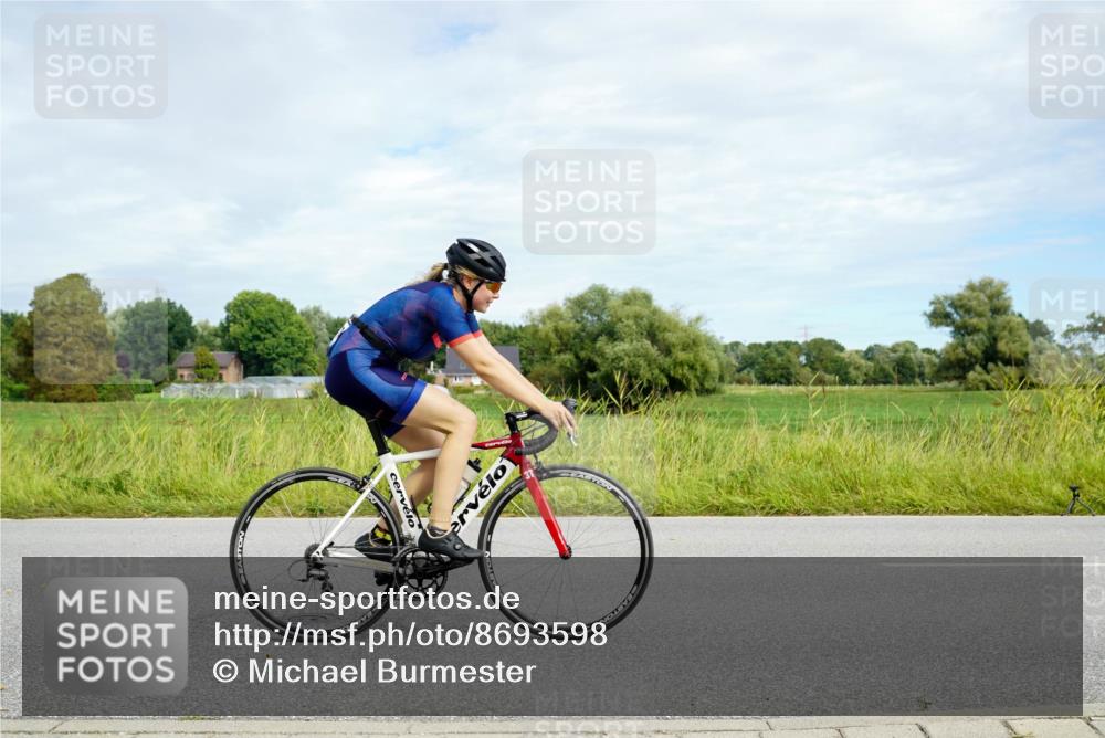 31.08.2025 - Elbe Triathlon Hamburg Michael Burmester http://msf.ph/oto/8693598 31.08.2025 11:24:22 Radfahren 1561, 1577, 1611 meine-sportfotos.de