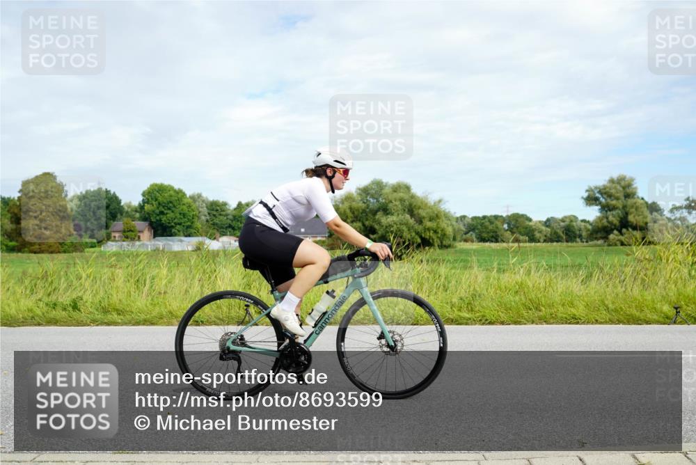 31.08.2025 - Elbe Triathlon Hamburg Michael Burmester http://msf.ph/oto/8693599 31.08.2025 11:24:24 Radfahren 1561, 1577, 1611 meine-sportfotos.de