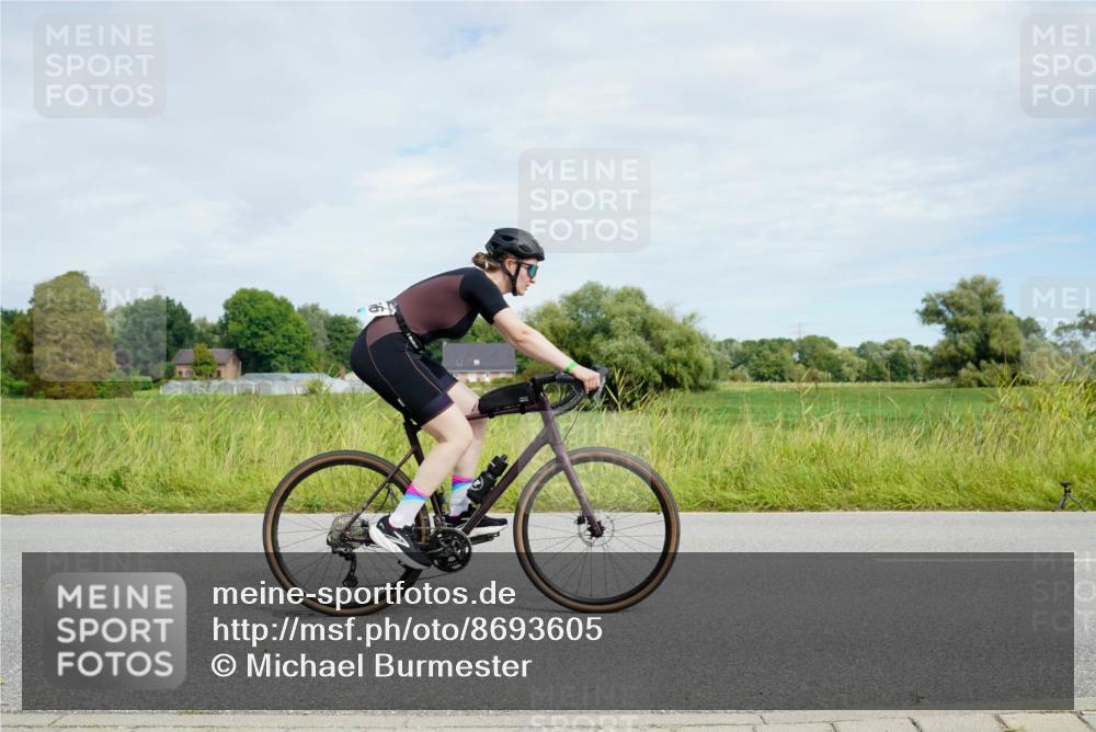 31.08.2025 - Elbe Triathlon Hamburg Michael Burmester http://msf.ph/oto/8693605 31.08.2025 11:24:51 Radfahren 1556, 1593 meine-sportfotos.de