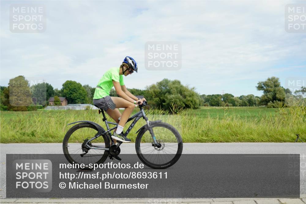 31.08.2025 - Elbe Triathlon Hamburg Michael Burmester http://msf.ph/oto/8693611 31.08.2025 11:25:44 Radfahren 1578, 1579, 1605 meine-sportfotos.de