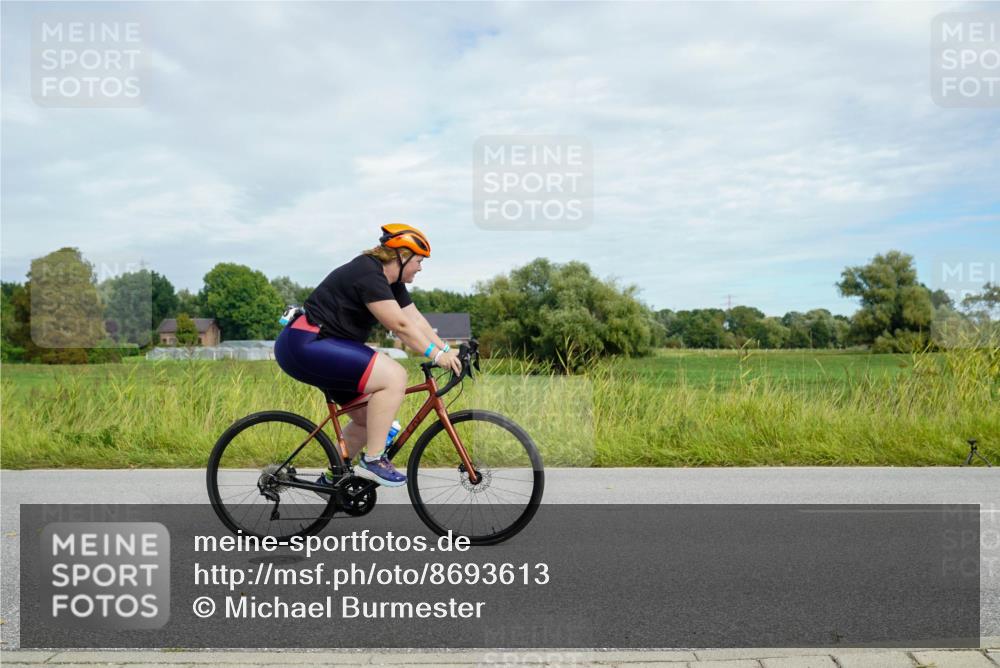 31.08.2025 - Elbe Triathlon Hamburg Michael Burmester http://msf.ph/oto/8693613 31.08.2025 11:26:17 Radfahren 1456 meine-sportfotos.de