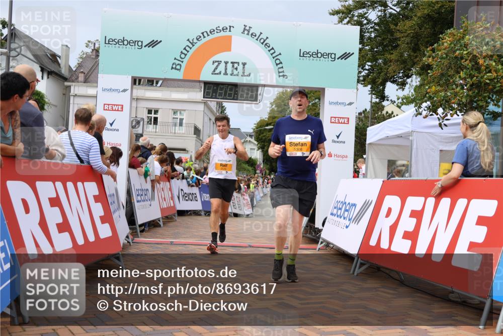 31.08.2025 - 21. Blankeneser Heldenlauf Strokosch-Dieckow http://msf.ph/oto/8693617 31.08.2025 12:36:23 Ziel 5308, 5279, 5147, 5570 meine-sportfotos.de