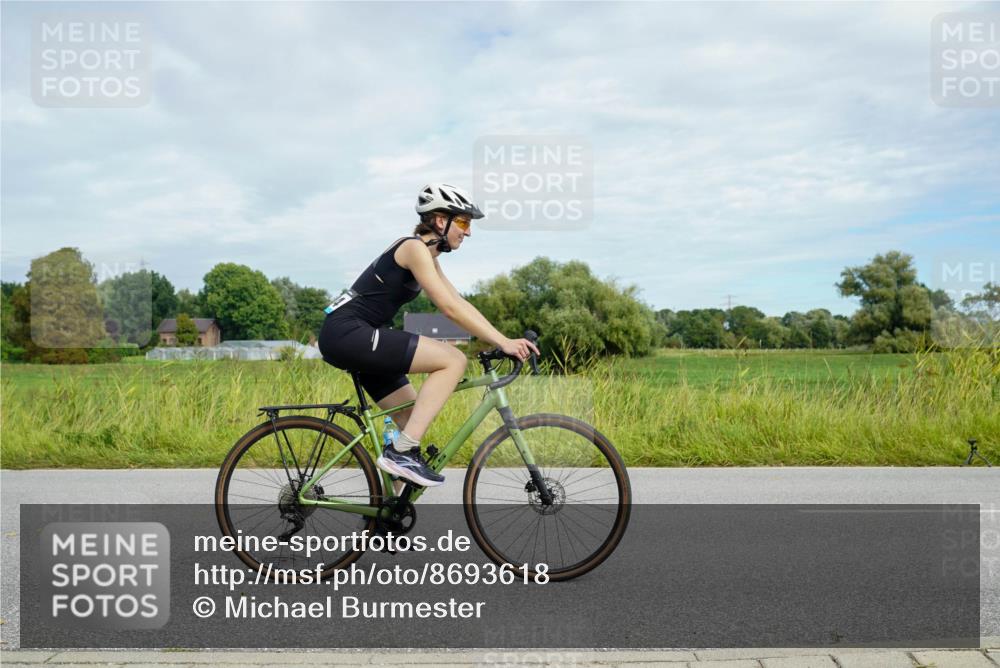 31.08.2025 - Elbe Triathlon Hamburg Michael Burmester http://msf.ph/oto/8693618 31.08.2025 11:26:46 Radfahren 1574, 1618 meine-sportfotos.de