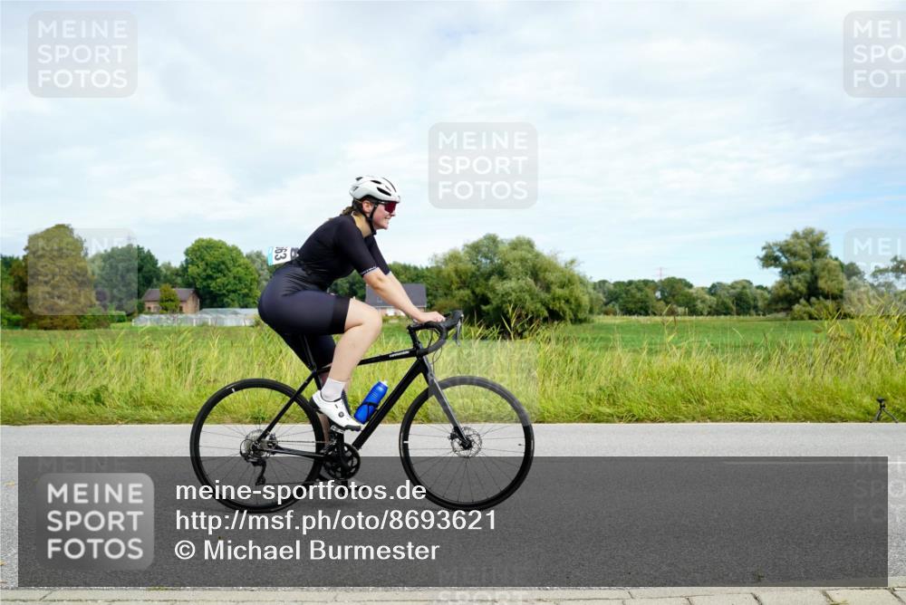 31.08.2025 - Elbe Triathlon Hamburg Michael Burmester http://msf.ph/oto/8693621 31.08.2025 11:27:23 Radfahren 1563 meine-sportfotos.de