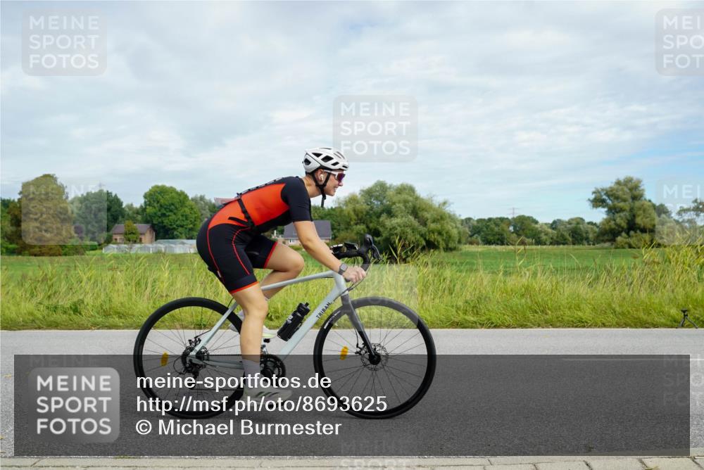31.08.2025 - Elbe Triathlon Hamburg Michael Burmester http://msf.ph/oto/8693625 31.08.2025 11:27:34 Radfahren 1513, 1515, 1548 meine-sportfotos.de