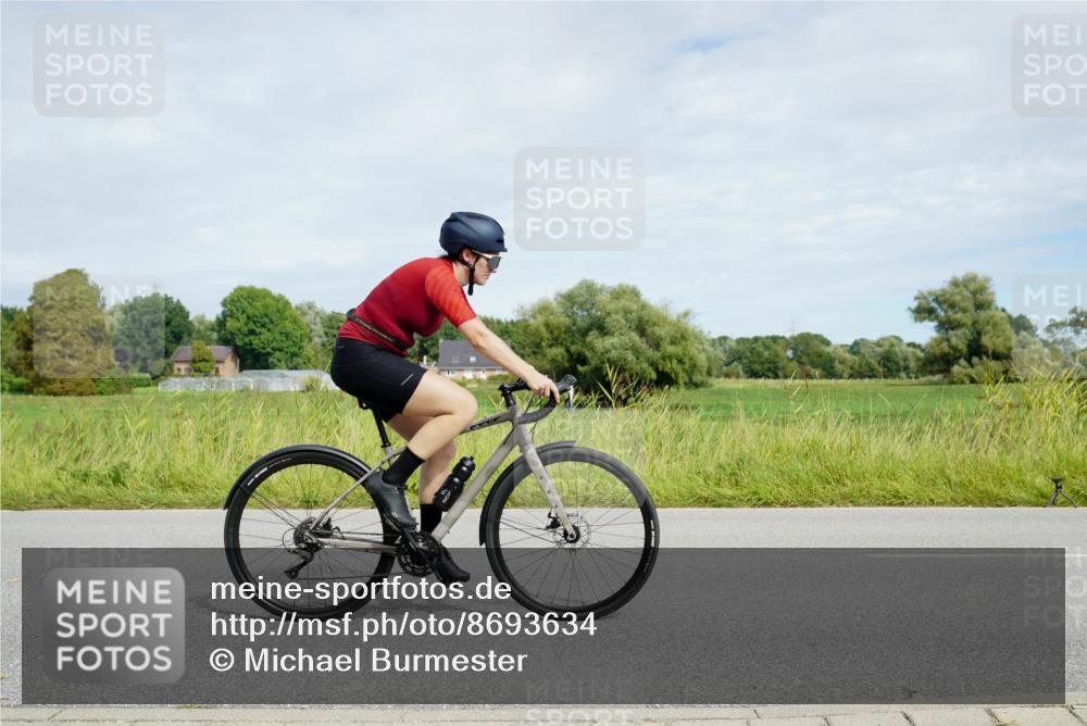 31.08.2025 - Elbe Triathlon Hamburg Michael Burmester http://msf.ph/oto/8693634 31.08.2025 11:31:37 Radfahren 1555 meine-sportfotos.de