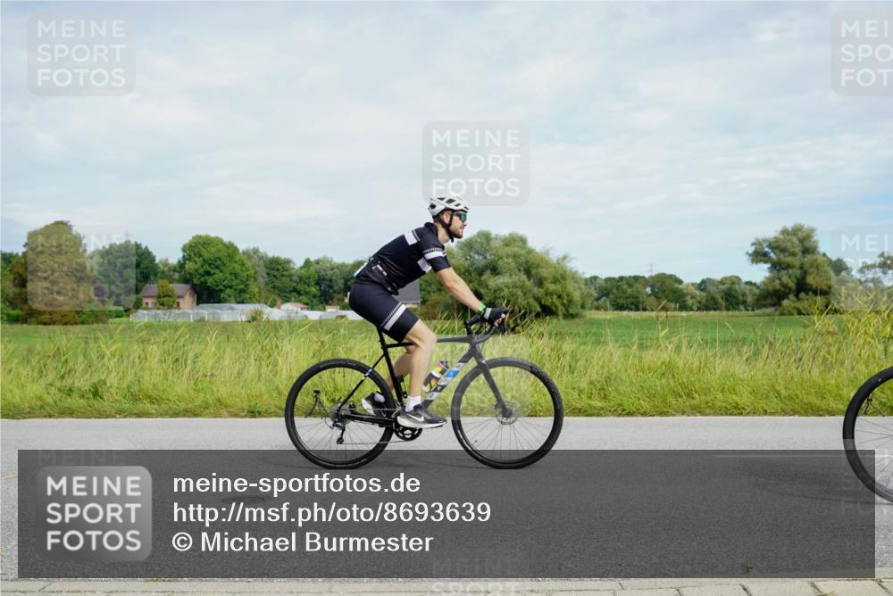 31.08.2025 - Elbe Triathlon Hamburg Michael Burmester http://msf.ph/oto/8693639 31.08.2025 11:35:20 Radfahren 1522 meine-sportfotos.de