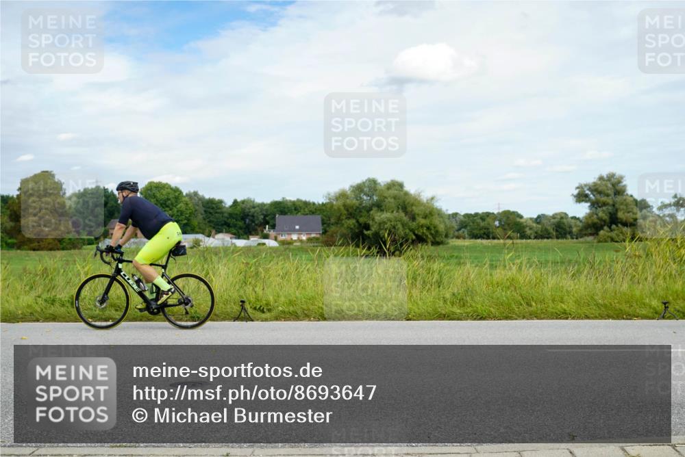 31.08.2025 - Elbe Triathlon Hamburg Michael Burmester http://msf.ph/oto/8693647 31.08.2025 12:06:58 Radfahren  meine-sportfotos.de