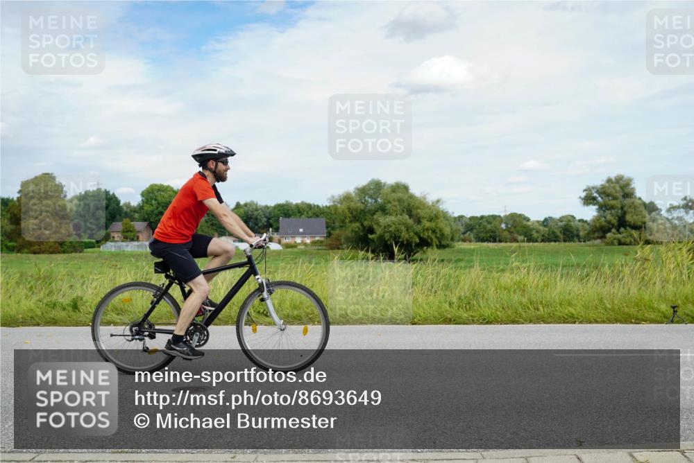 31.08.2025 - Elbe Triathlon Hamburg Michael Burmester http://msf.ph/oto/8693649 31.08.2025 12:07:46 Radfahren  meine-sportfotos.de