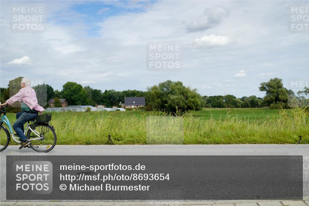 31.08.2025 - Elbe Triathlon Hamburg Michael Burmester http://msf.ph/oto/8693654 31.08.2025 12:09:36 Radfahren  meine-sportfotos.de
