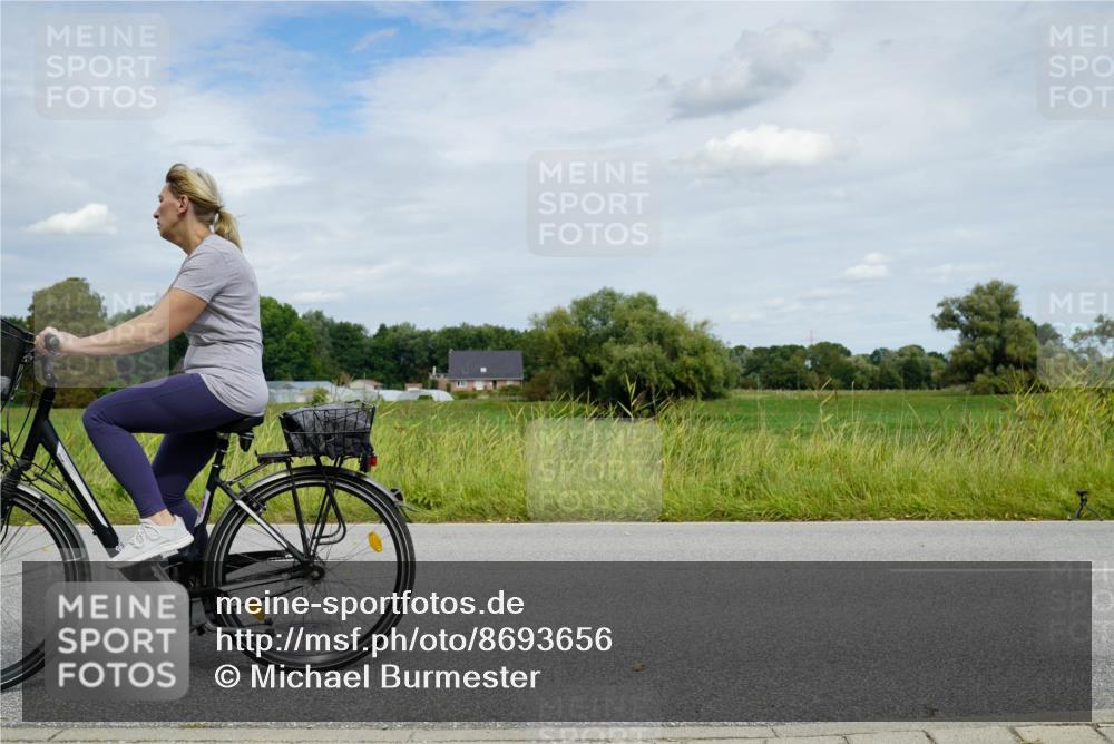 31.08.2025 - Elbe Triathlon Hamburg Michael Burmester http://msf.ph/oto/8693656 31.08.2025 12:09:39 Radfahren  meine-sportfotos.de