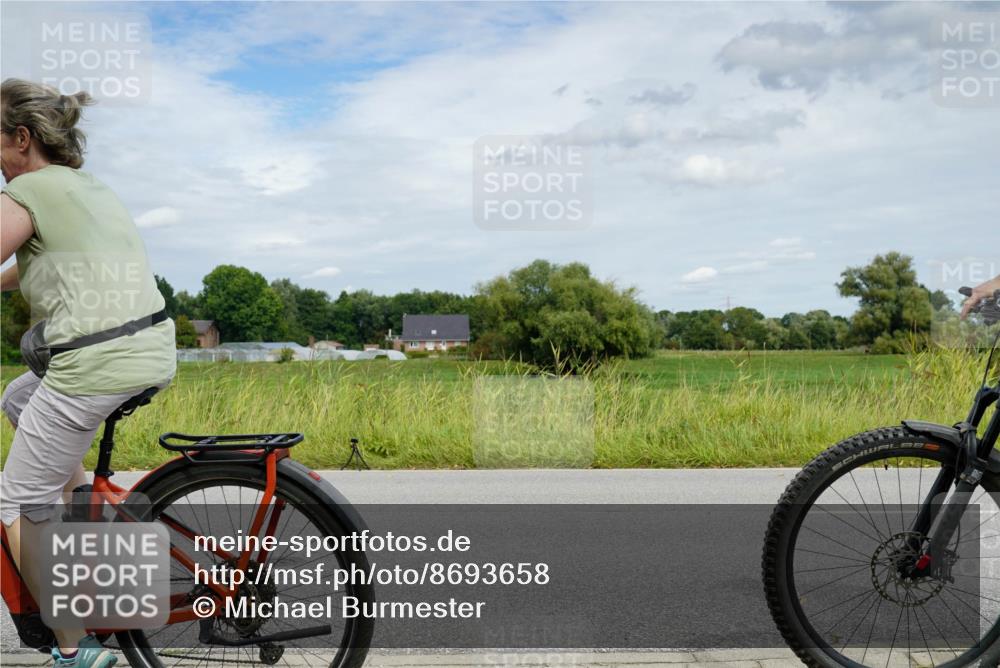 31.08.2025 - Elbe Triathlon Hamburg Michael Burmester http://msf.ph/oto/8693658 31.08.2025 12:12:38 Radfahren  meine-sportfotos.de