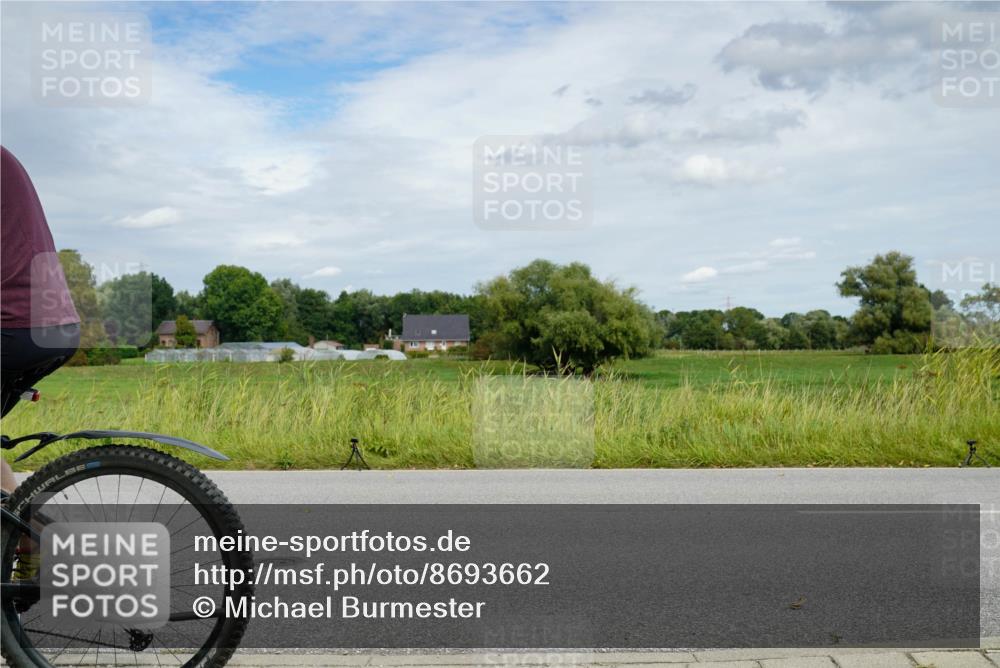 31.08.2025 - Elbe Triathlon Hamburg Michael Burmester http://msf.ph/oto/8693662 31.08.2025 12:12:39 Radfahren  meine-sportfotos.de