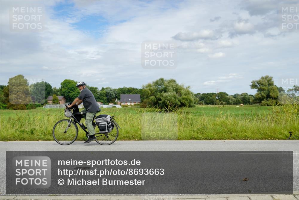 31.08.2025 - Elbe Triathlon Hamburg Michael Burmester http://msf.ph/oto/8693663 31.08.2025 12:14:04 Radfahren  meine-sportfotos.de
