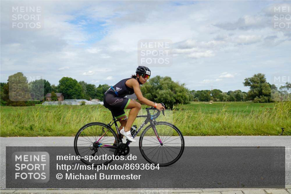 31.08.2025 - Elbe Triathlon Hamburg Michael Burmester http://msf.ph/oto/8693664 31.08.2025 12:16:29 Radfahren 1627 meine-sportfotos.de