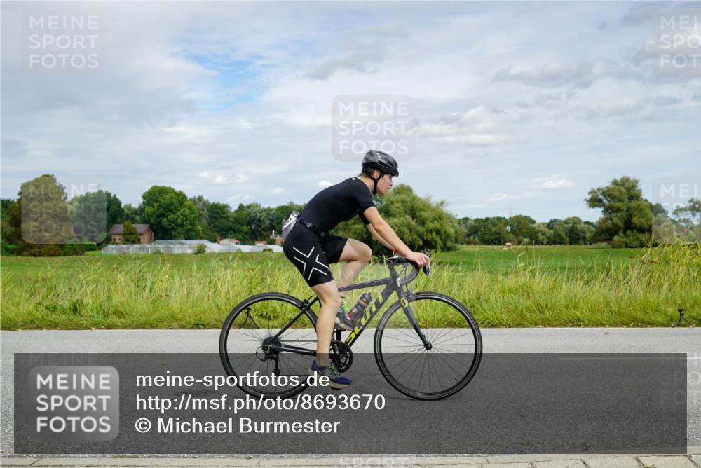 31.08.2025 - Elbe Triathlon Hamburg Michael Burmester http://msf.ph/oto/8693670 31.08.2025 12:17:43 Radfahren 1626 meine-sportfotos.de