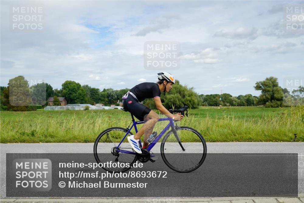 31.08.2025 - Elbe Triathlon Hamburg Michael Burmester http://msf.ph/oto/8693672 31.08.2025 12:18:02 Radfahren 1621 meine-sportfotos.de