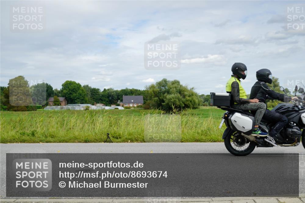 31.08.2025 - Elbe Triathlon Hamburg Michael Burmester http://msf.ph/oto/8693674 31.08.2025 12:19:34 Radfahren  meine-sportfotos.de