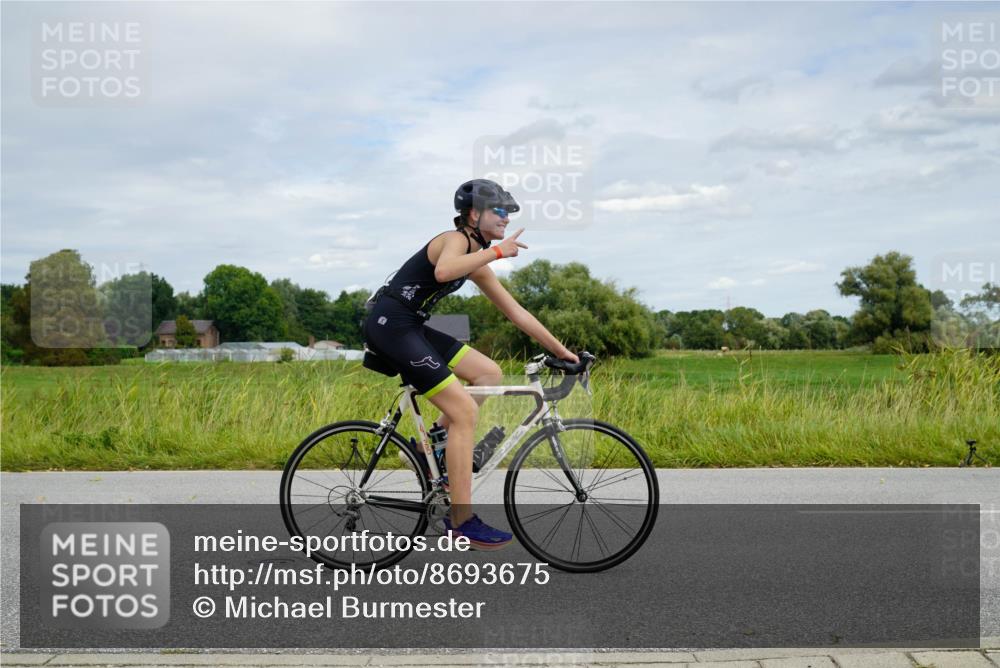 31.08.2025 - Elbe Triathlon Hamburg Michael Burmester http://msf.ph/oto/8693675 31.08.2025 12:20:01 Radfahren 1628 meine-sportfotos.de