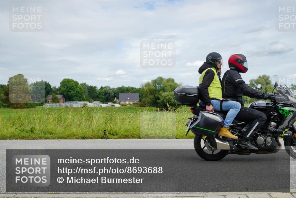 31.08.2025 - Elbe Triathlon Hamburg Michael Burmester http://msf.ph/oto/8693688 31.08.2025 12:24:42 Radfahren  meine-sportfotos.de