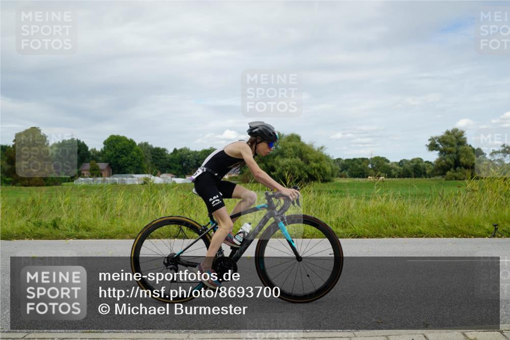 31.08.2025 - Elbe Triathlon Hamburg Michael Burmester http://msf.ph/oto/8693700 31.08.2025 12:32:48 Radfahren 1656, 1657 meine-sportfotos.de