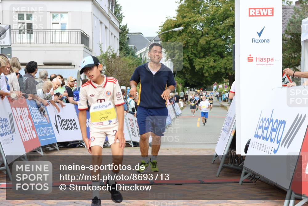 31.08.2025 - 21. Blankeneser Heldenlauf Strokosch-Dieckow http://msf.ph/oto/8693713 31.08.2025 10:27:32 Ziel 2715, 2463, 2725, 2533, 2709 meine-sportfotos.de