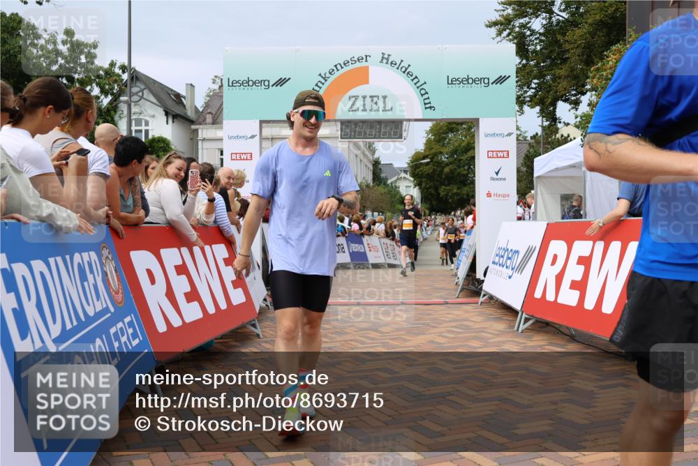 31.08.2025 - 21. Blankeneser Heldenlauf Strokosch-Dieckow http://msf.ph/oto/8693715 31.08.2025 12:36:15 Ziel 5405, 5159, 5158, 5318, 5147, 4383, 4091 meine-sportfotos.de